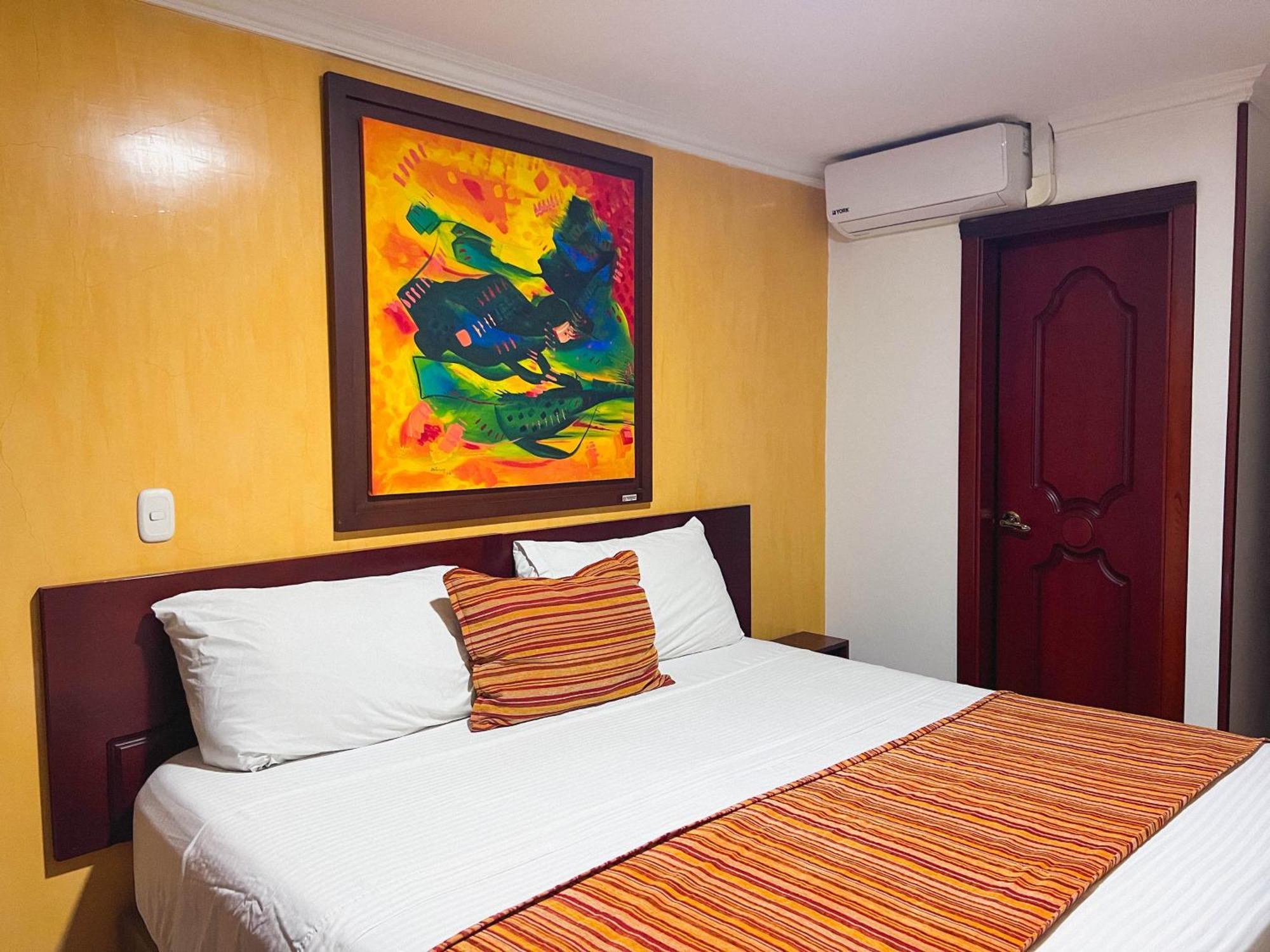 Hotel Luxor Pereira Exteriör bild
