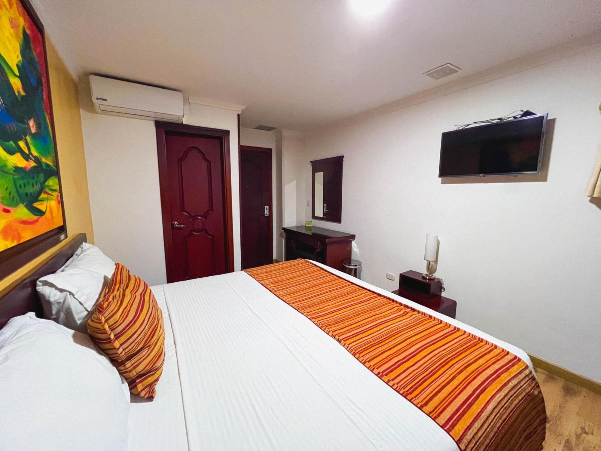 Hotel Luxor Pereira Exteriör bild